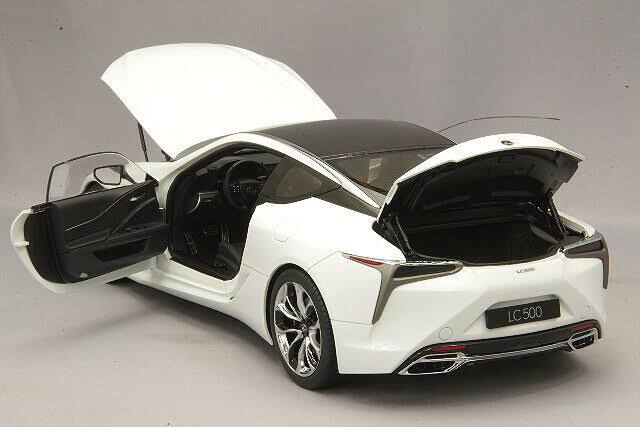 1/18 Metallic White Model Car Z750062