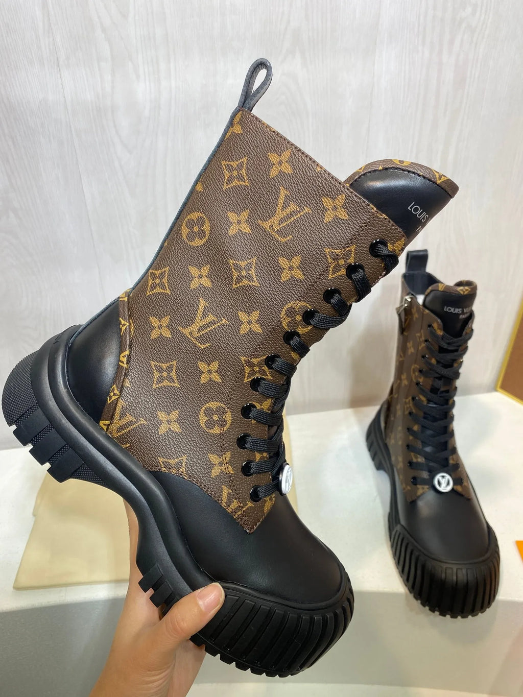 Boots F277