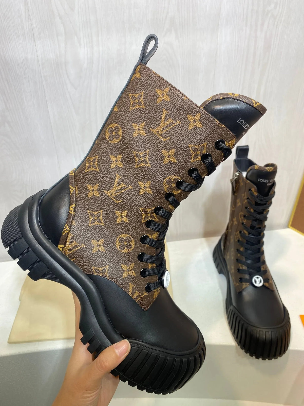 Boots F277