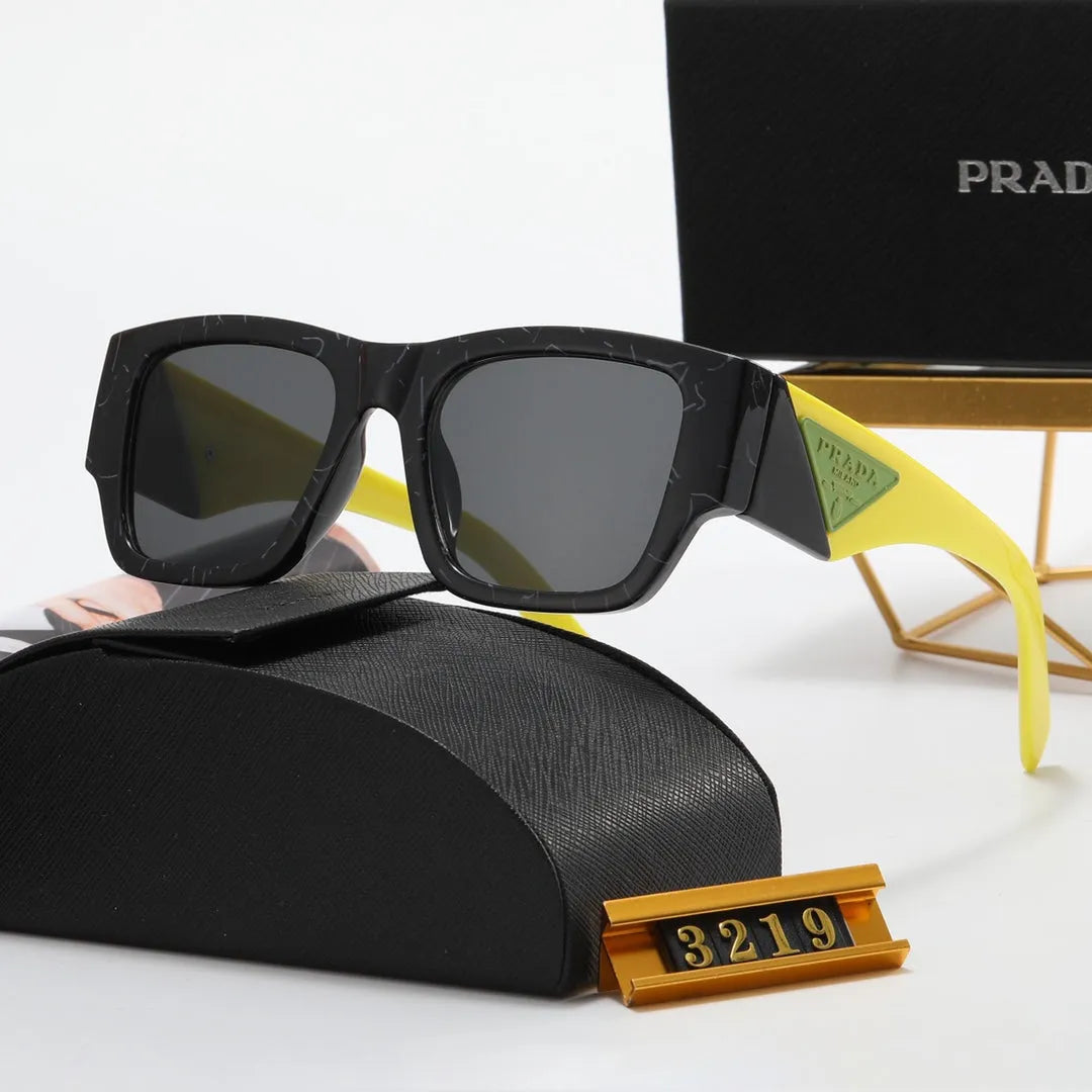 Black and White Letter Polarized Sunglasses N53618