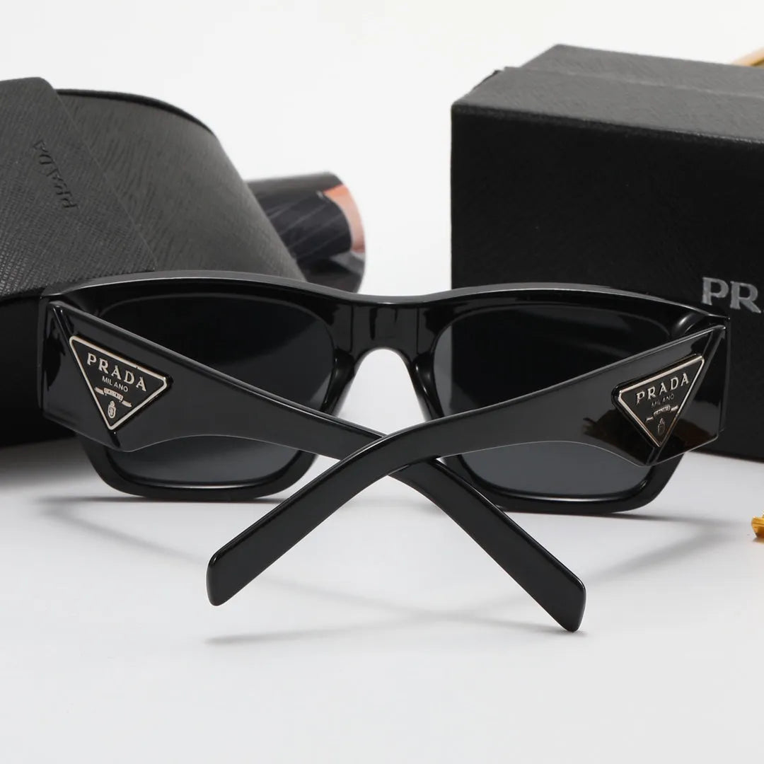 Black and White Letter Polarized Sunglasses N53618