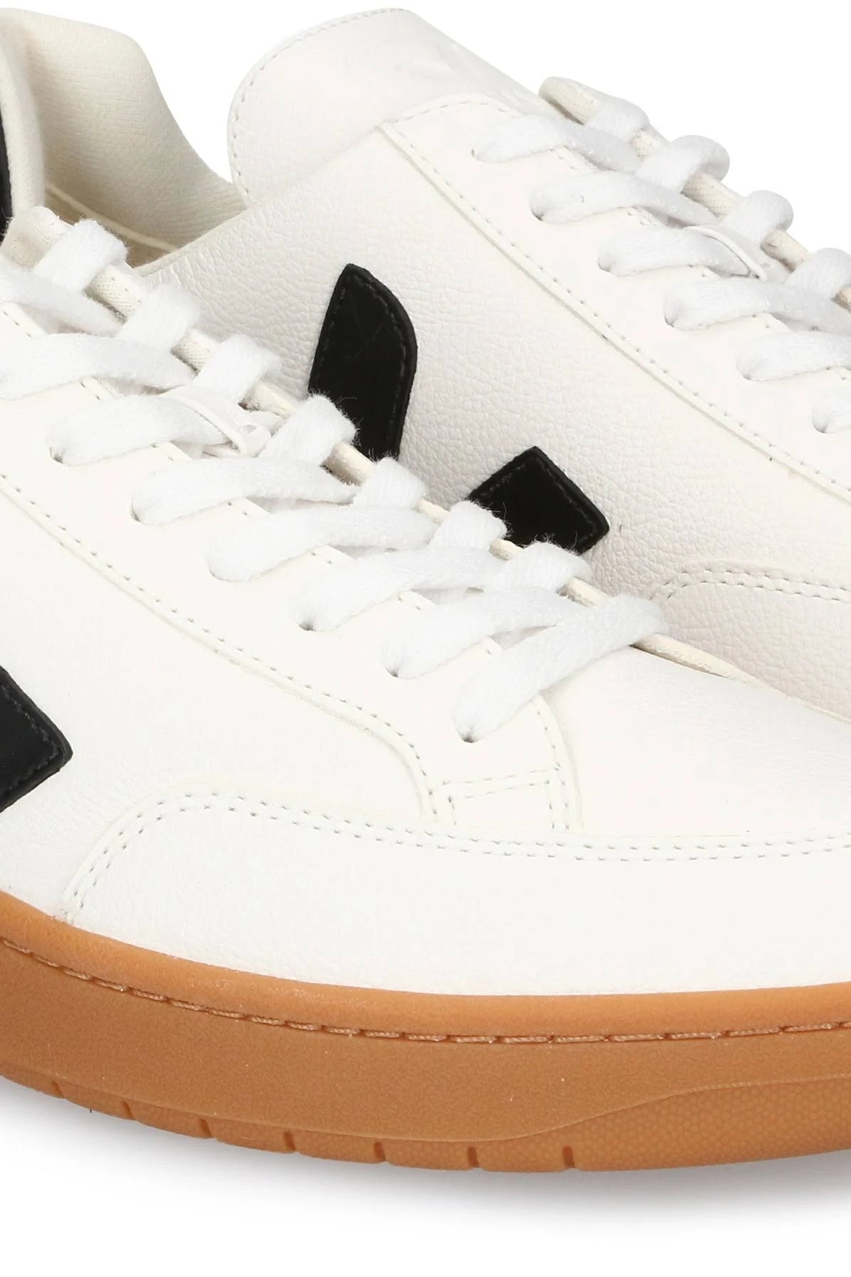 White / Black / Gum Sneakers T41304