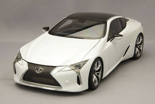 1/18 Metallic White Model Car Z750062