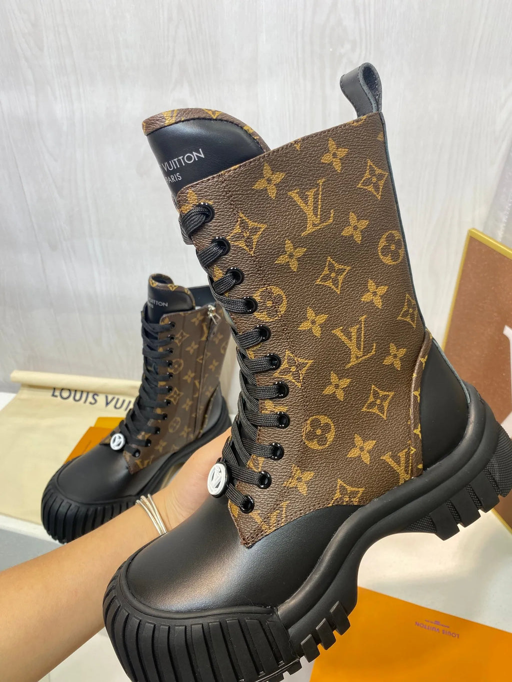 Boots F277