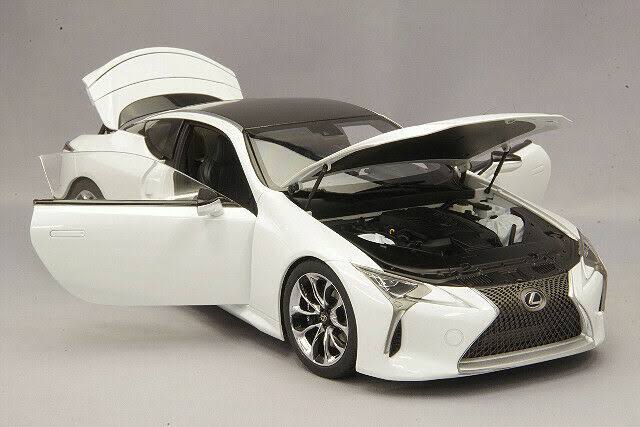 1/18 Metallic White Model Car Z750062