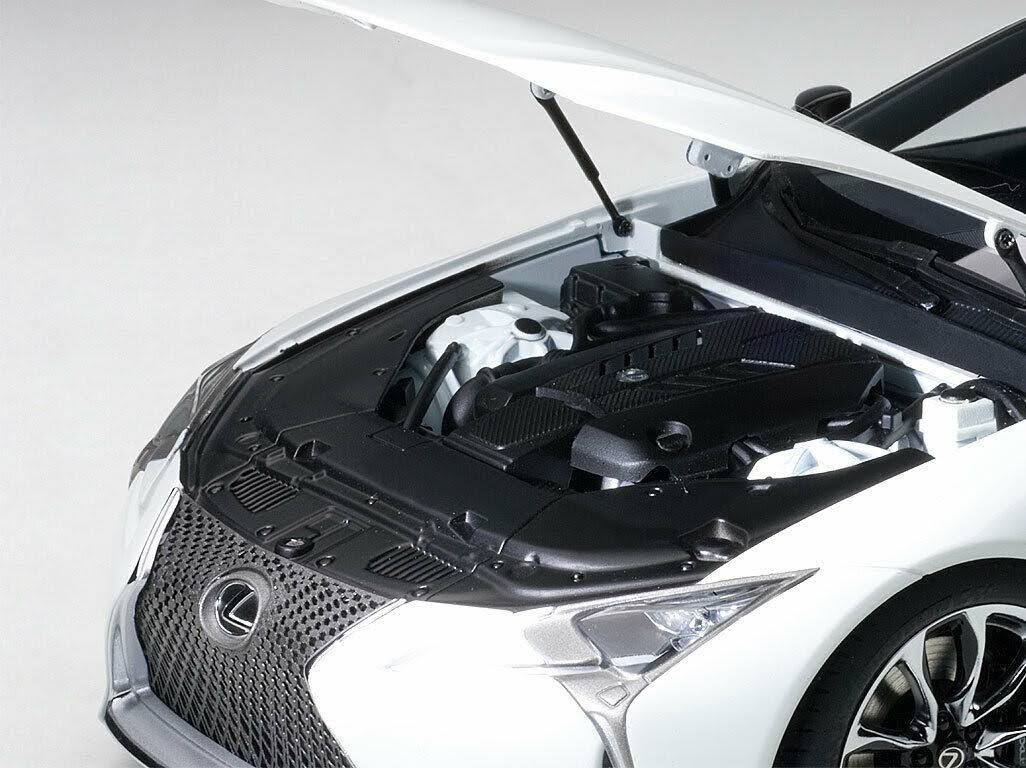 1/18 Metallic White Model Car Z750062