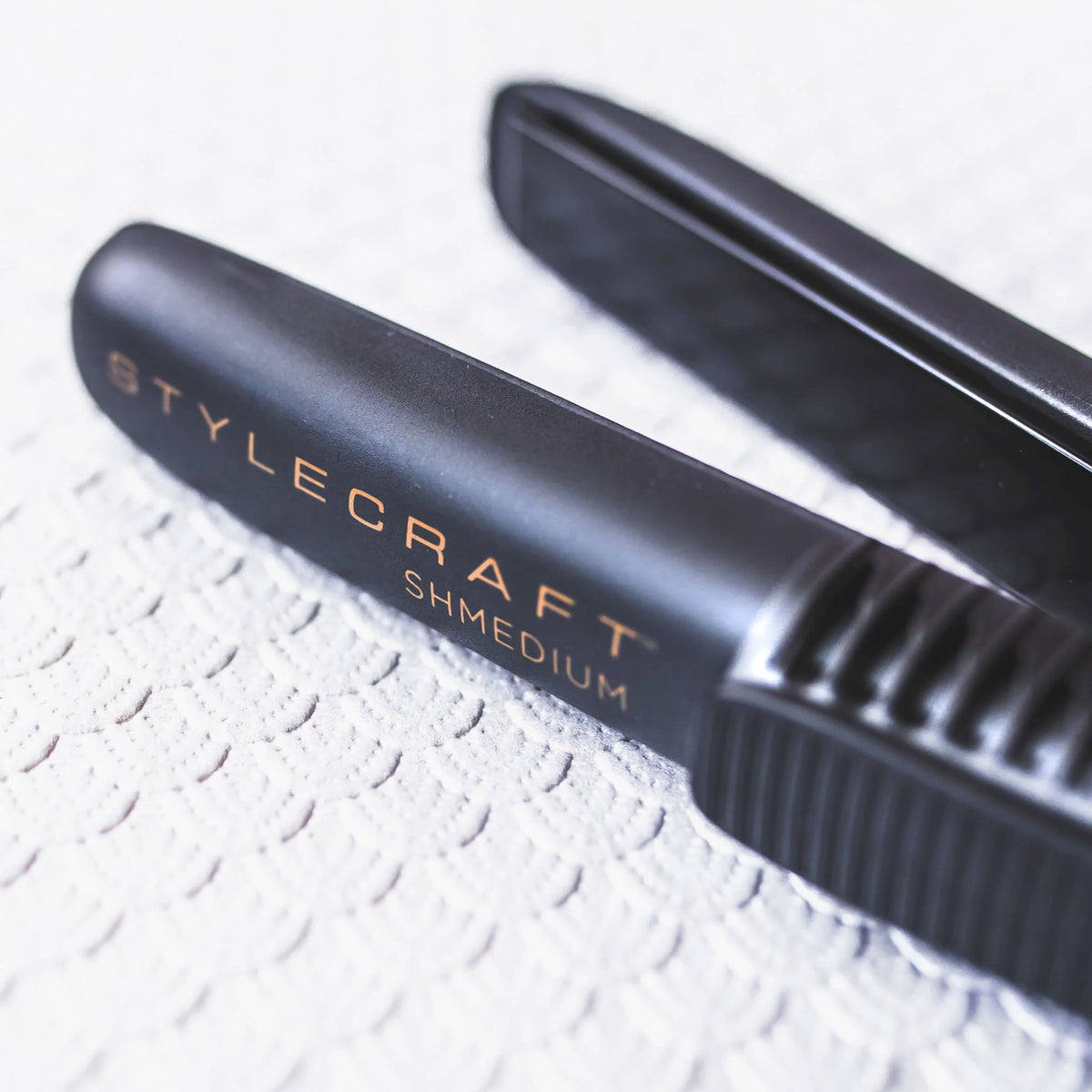 Black Hair Flat Iron C388