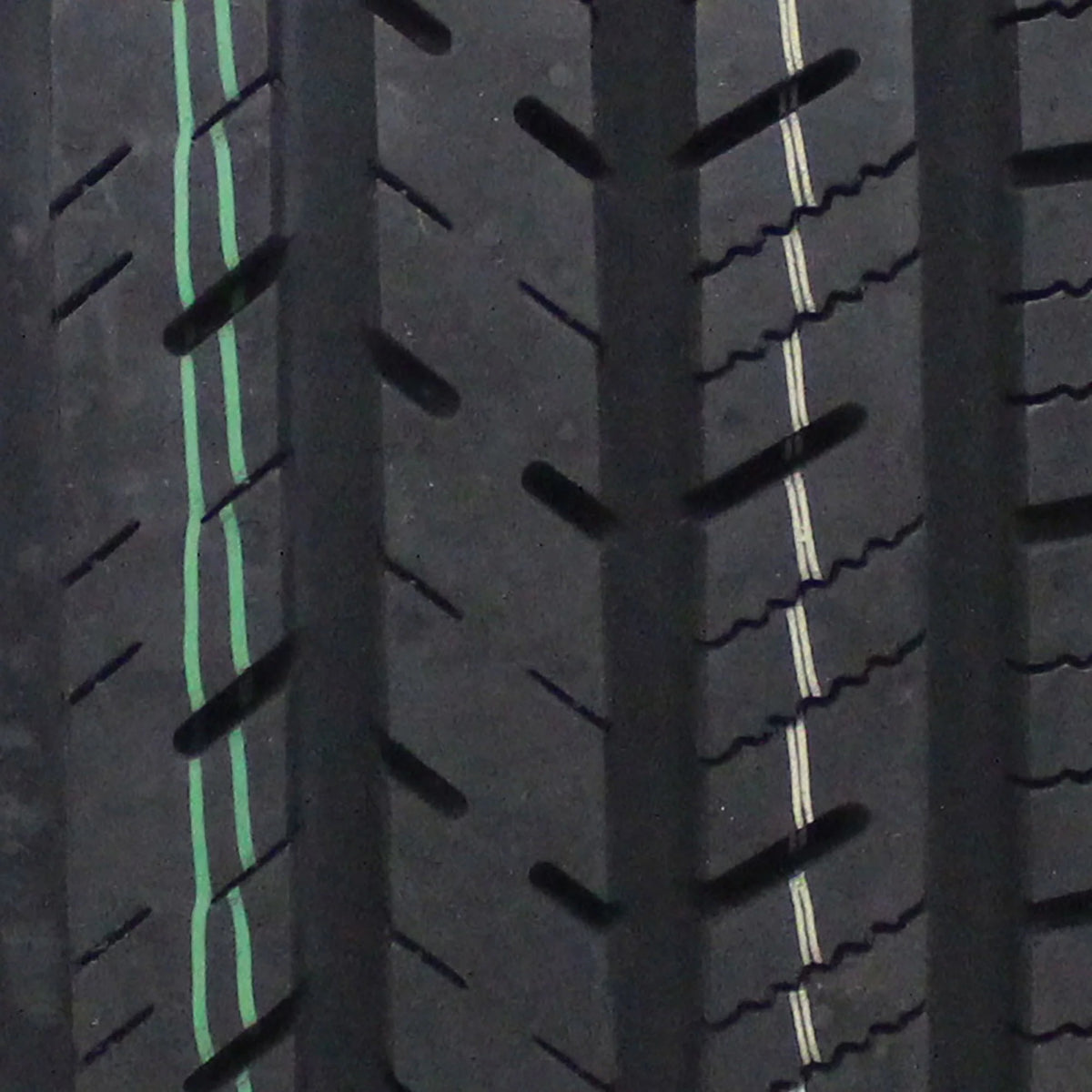 245/50R18 100Y Passenger Tire V579107